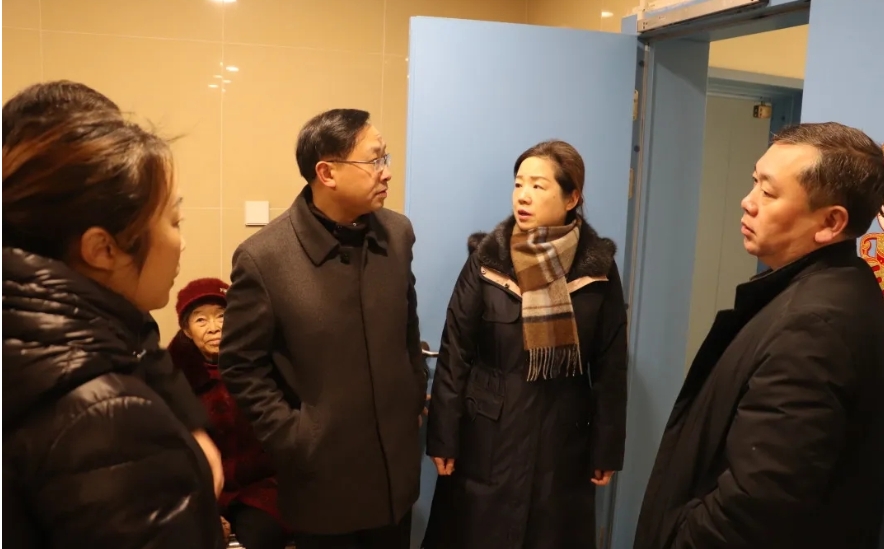 【新春慰问】副县长吴雪飞、县卫健委主任王国亮到县人民医院开展新春慰问