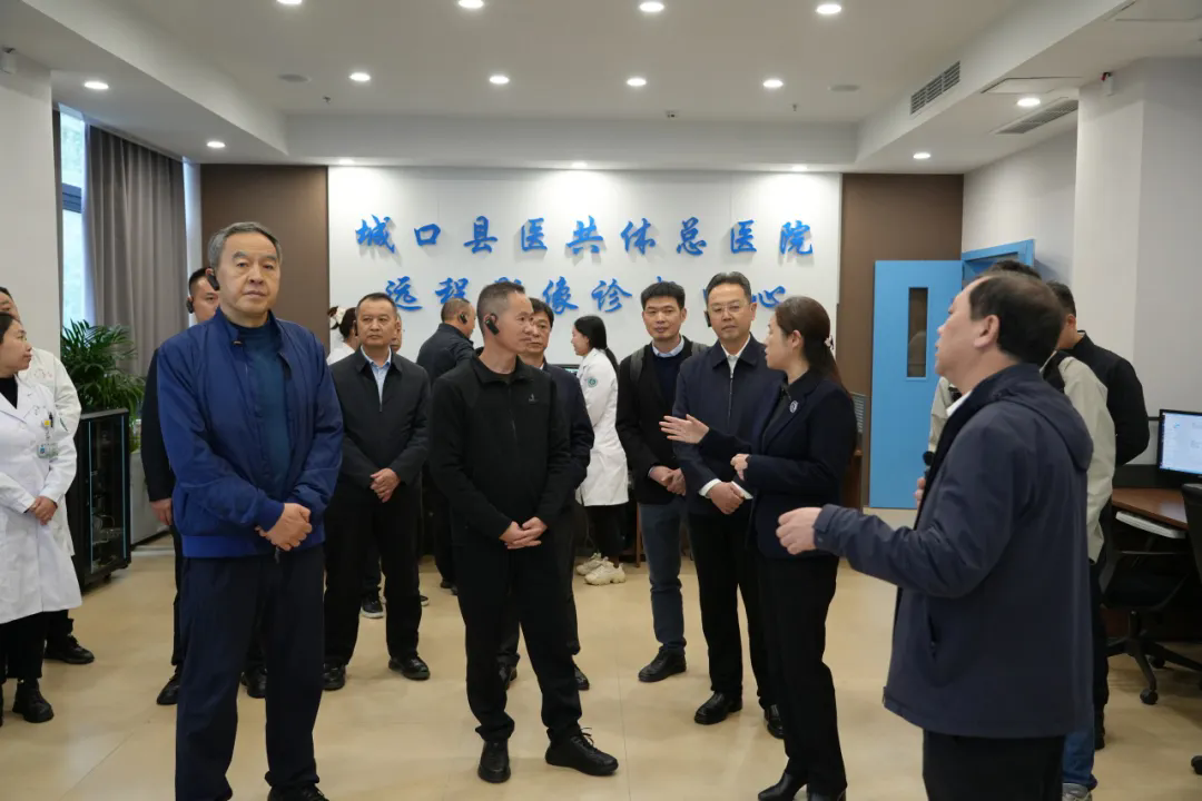 重庆市政协教科卫体委黄明会主任一行莅临我院视察调研